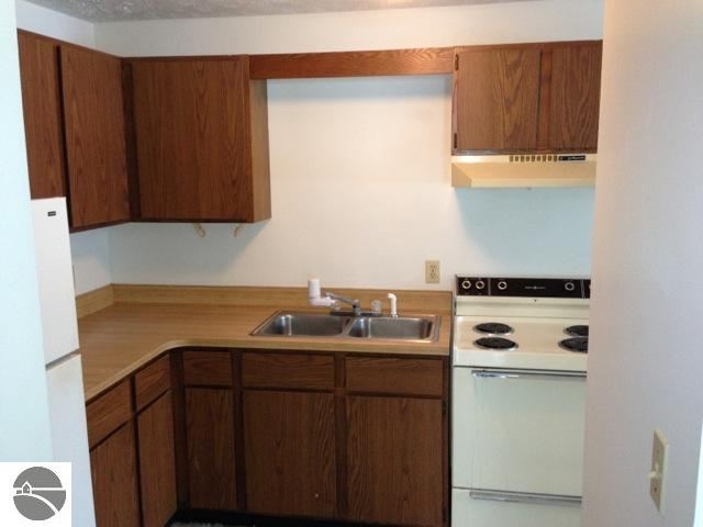6281 Boone Road Traverse City, MI 49685 - Photo 8 of 31 1744787-7.JPG