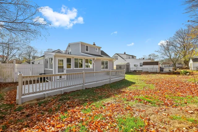 $379,000 | 275 Roger Williams Road, Bridgeport, CT 06610