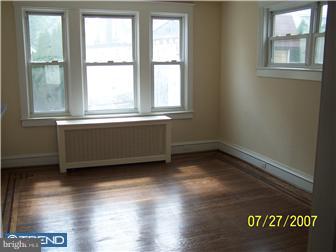 21 Oakley Road Upper Darby, PA 19082 - Photo 5 of 12 Dining Room