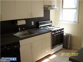 21 Oakley Road Upper Darby, PA 19082 - Photo 6 of 12 Kitchen