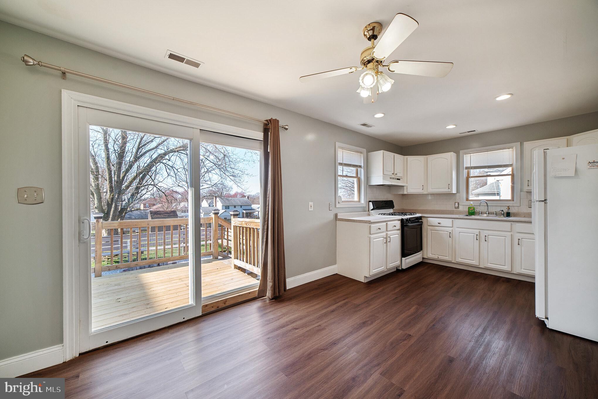 345 Stillwater Road Baltimore, MD 21221 - Photo 3 of 16