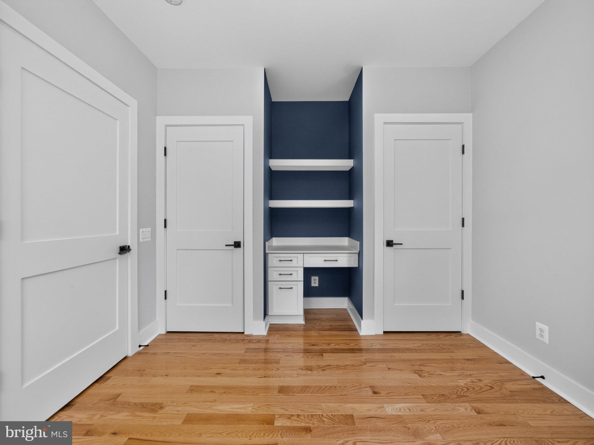 17217 Redland Road Rockville, MD 20855 - Photo 34 of 44 Built-in desk area!