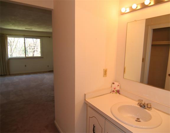 9 Country Club Road, Unit 9 Peabody, MA 01960 - Photo 7 of 14 Gallery Image 7