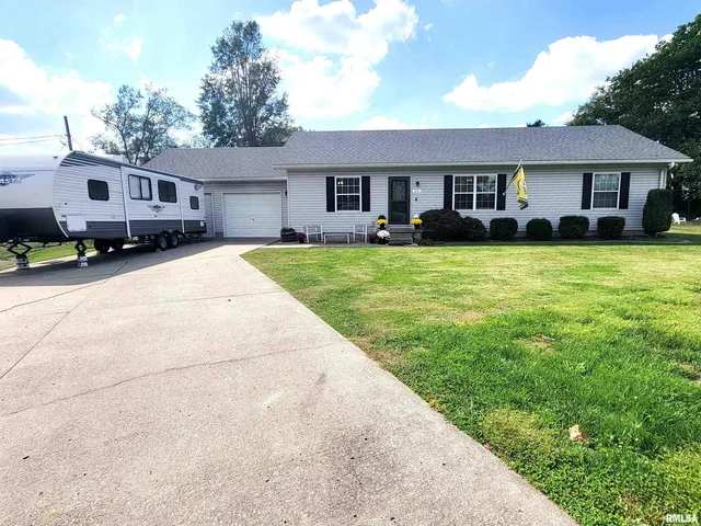 $189,900 | 16 Stone Forge Pike, Flora, IL 62839