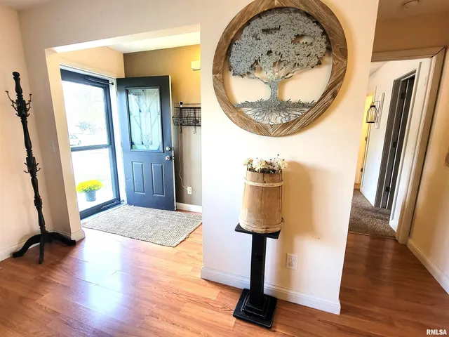 $189,900 | 16 Stone Forge Pike, Flora, IL 62839