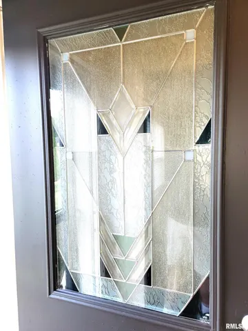 $189,900 | 16 Stone Forge Pike, Flora, IL 62839