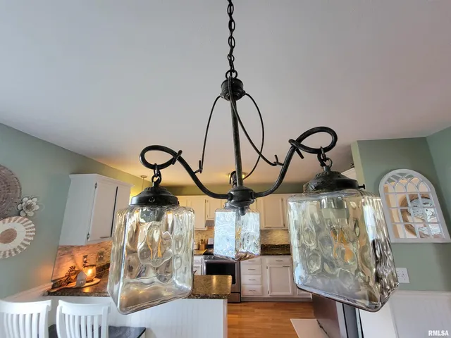 $189,900 | 16 Stone Forge Pike, Flora, IL 62839