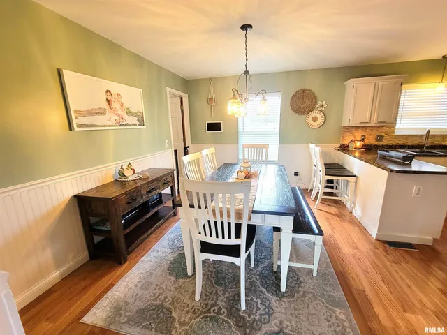 $189,900 | 16 Stone Forge Pike, Flora, IL 62839