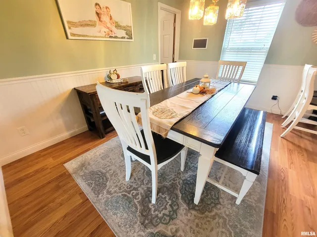 $189,900 | 16 Stone Forge Pike, Flora, IL 62839