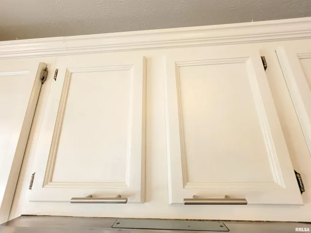 $189,900 | 16 Stone Forge Pike, Flora, IL 62839