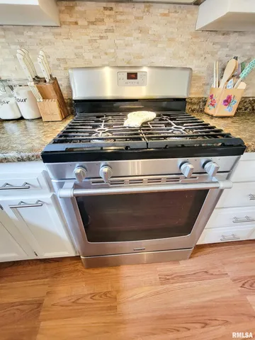 $189,900 | 16 Stone Forge Pike, Flora, IL 62839