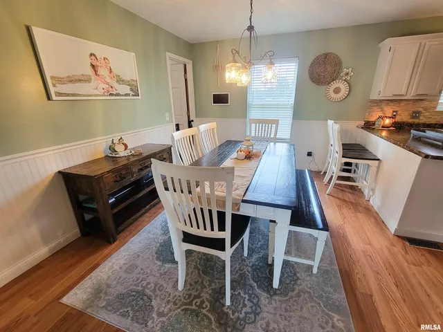 $189,900 | 16 Stone Forge Pike, Flora, IL 62839