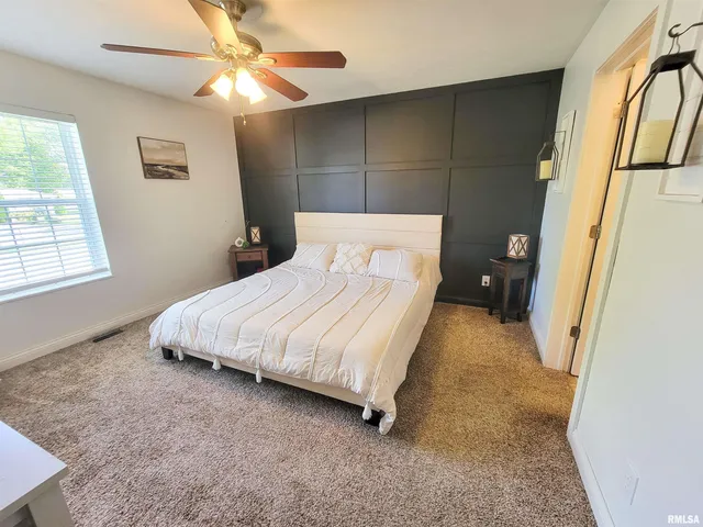 $189,900 | 16 Stone Forge Pike, Flora, IL 62839