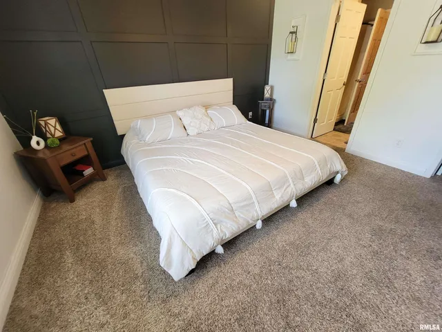 $189,900 | 16 Stone Forge Pike, Flora, IL 62839