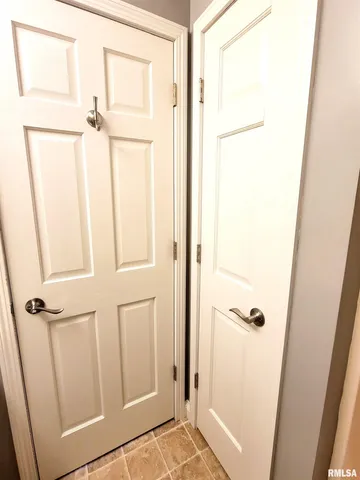 $189,900 | 16 Stone Forge Pike, Flora, IL 62839