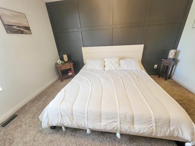 $189,900 | 16 Stone Forge Pike, Flora, IL 62839