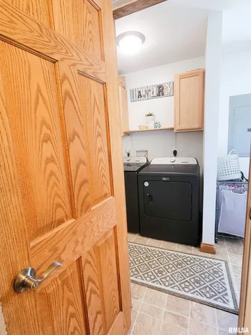 $189,900 | 16 Stone Forge Pike, Flora, IL 62839