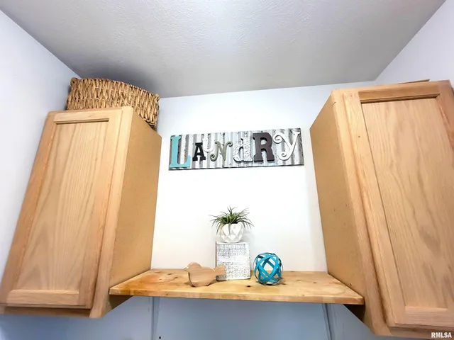 $189,900 | 16 Stone Forge Pike, Flora, IL 62839