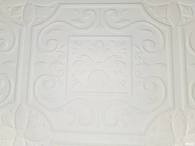 $189,900 | 16 Stone Forge Pike, Flora, IL 62839