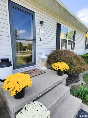 $189,900 | 16 Stone Forge Pike, Flora, IL 62839