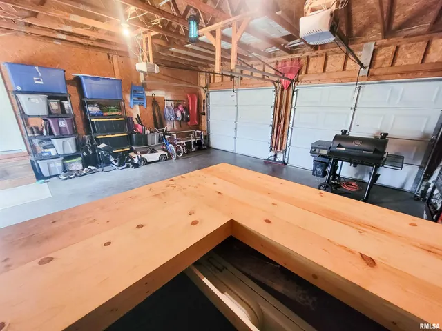 $189,900 | 16 Stone Forge Pike, Flora, IL 62839