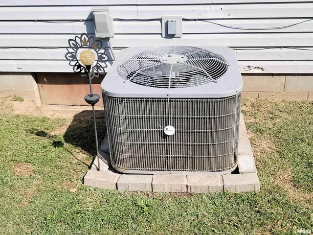 $189,900 | 16 Stone Forge Pike, Flora, IL 62839