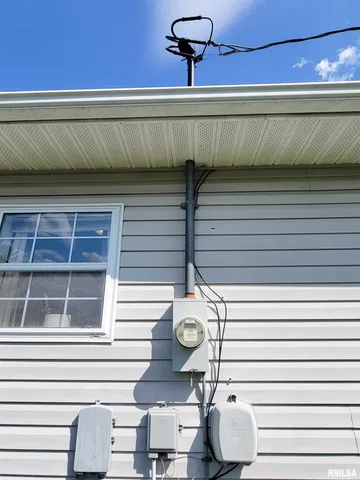 $189,900 | 16 Stone Forge Pike, Flora, IL 62839