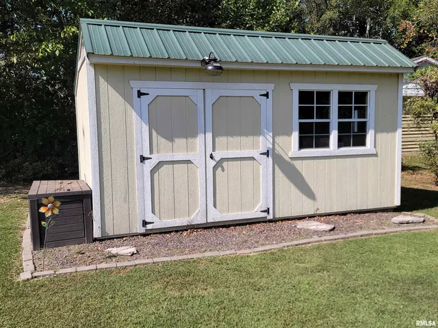 $189,900 | 16 Stone Forge Pike, Flora, IL 62839