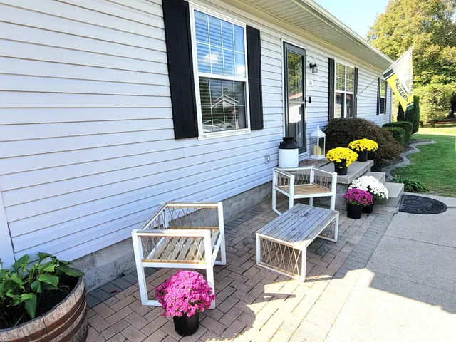 $189,900 | 16 Stone Forge Pike, Flora, IL 62839