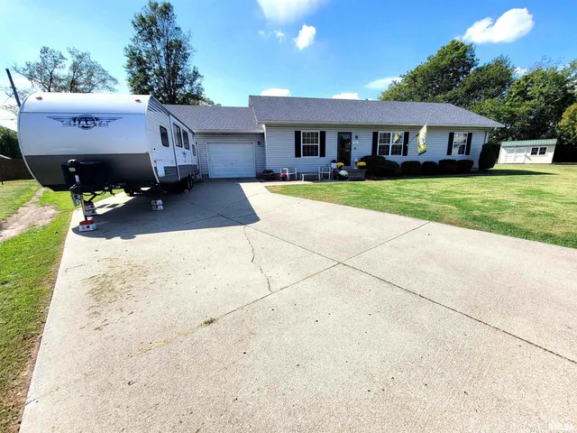 $189,900 | 16 Stone Forge Pike, Flora, IL 62839