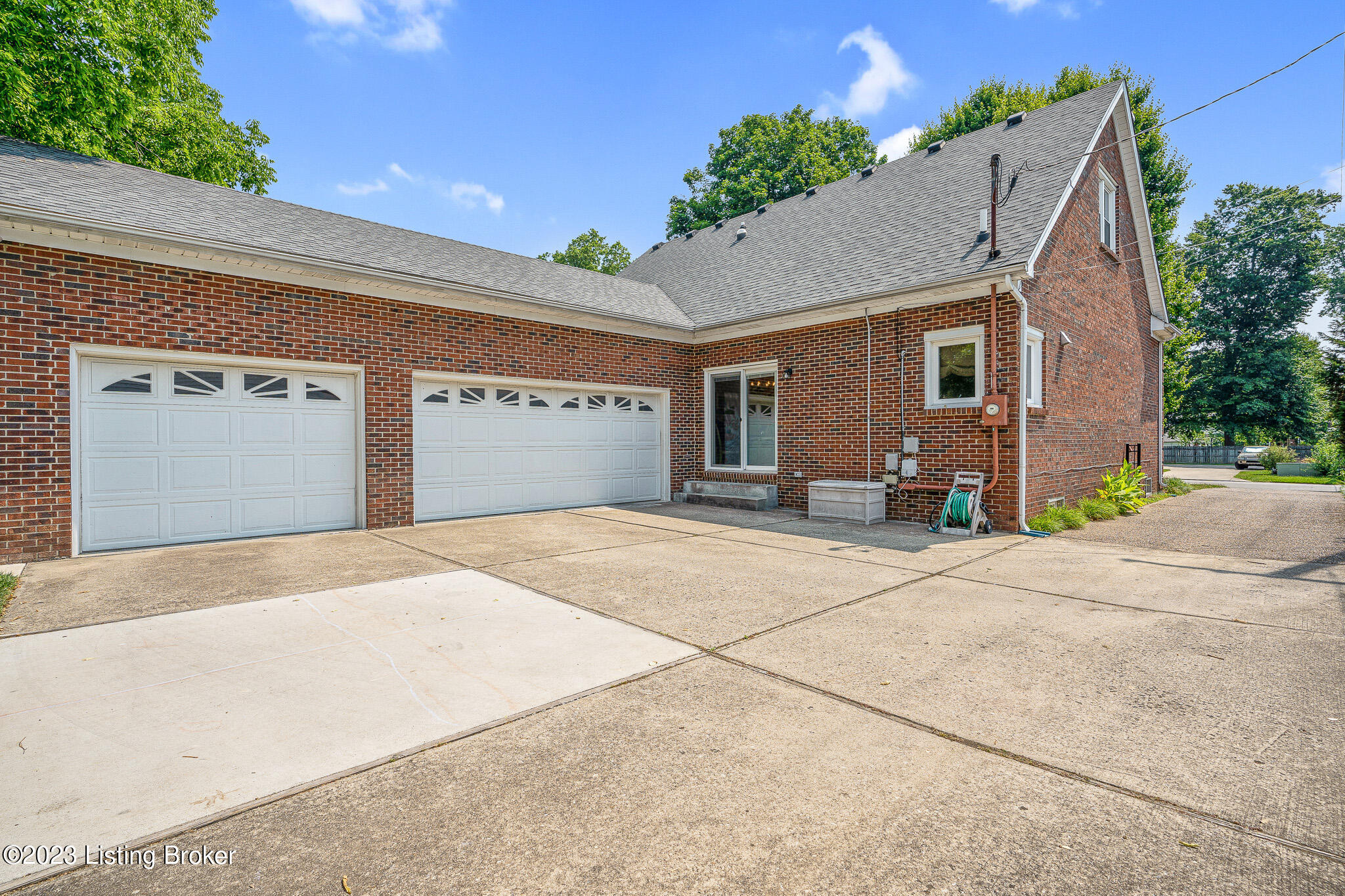 306 Ring Road Louisville, KY 40207 - Photo 56 of 70 56 garage out
