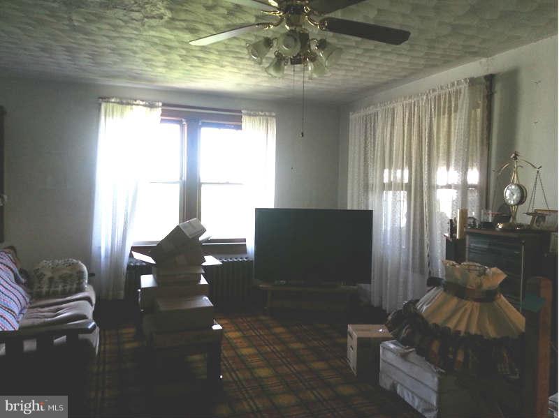3355 Apple Pie Ridge Road Winchester, VA 22603 - Photo 18 of 29 a living room with furniture