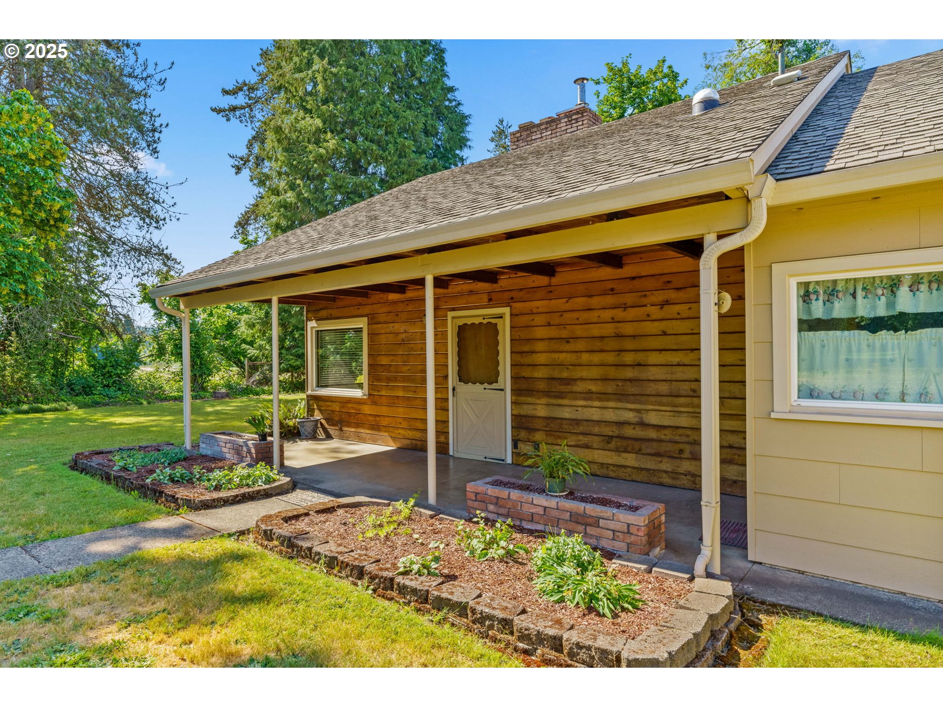36744 Immigrant Road Pleasant Hill, OR 97455 - Photo 5 of 48 Gallery Image 5