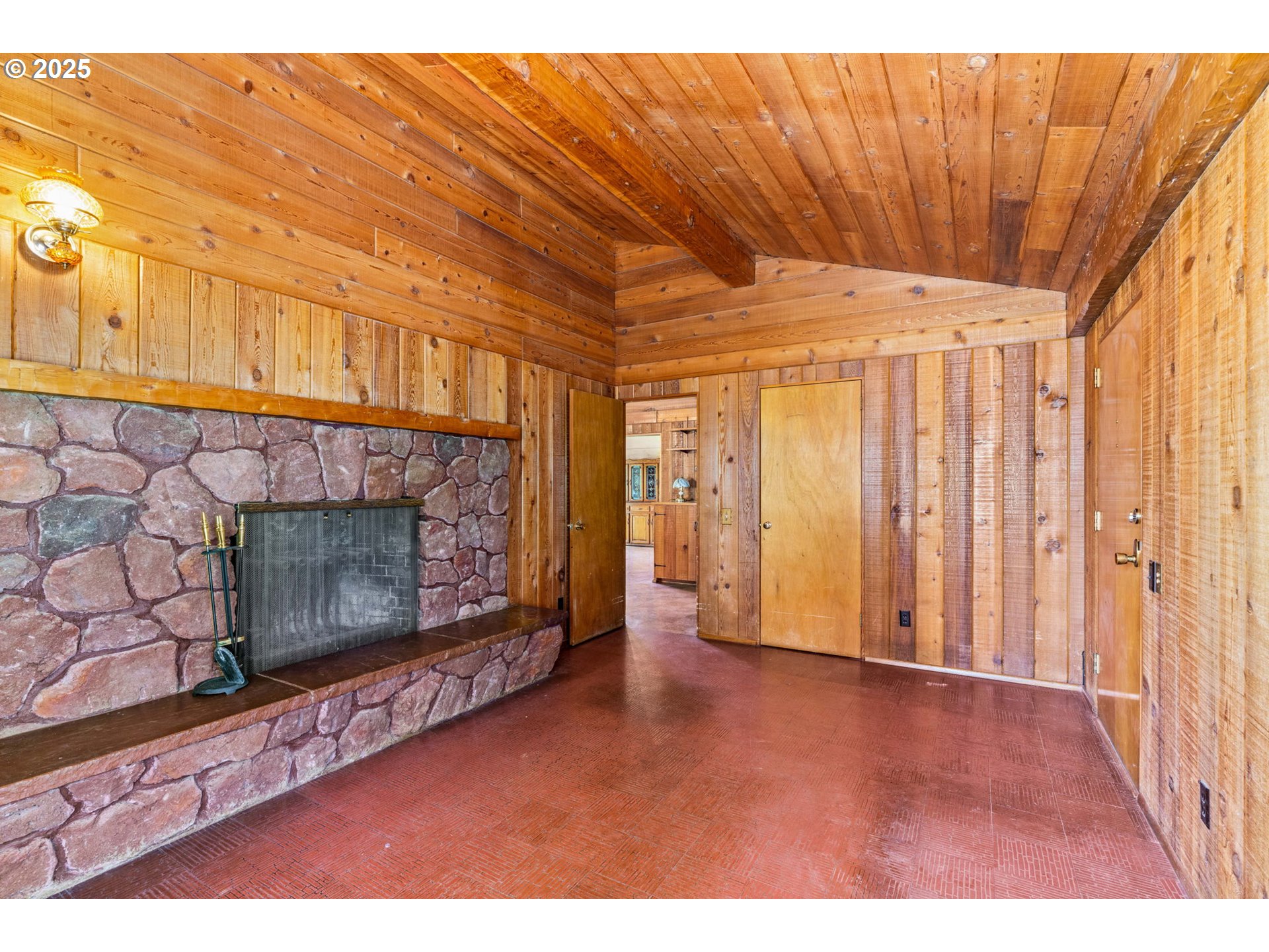 36744 Immigrant Road Pleasant Hill, OR 97455 - Photo 7 of 48 Gallery Image 7