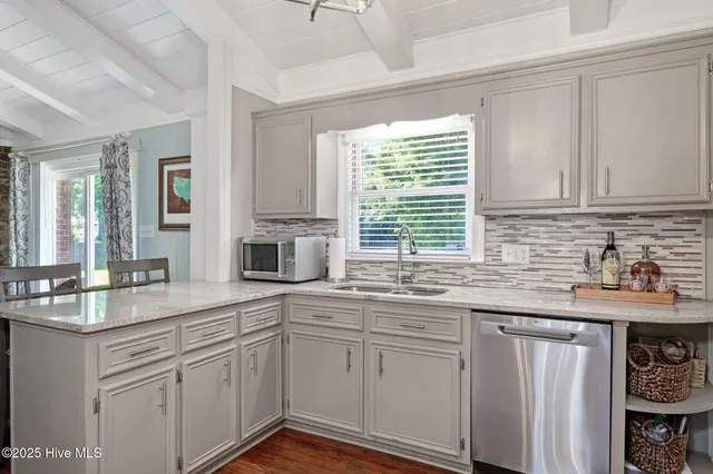 $395,000 | 513 East Westbrook Street, Wallace, NC 28466