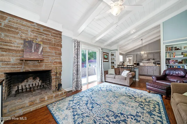 $395,000 | 513 East Westbrook Street, Wallace, NC 28466