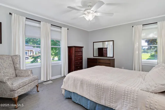 $395,000 | 513 East Westbrook Street, Wallace, NC 28466