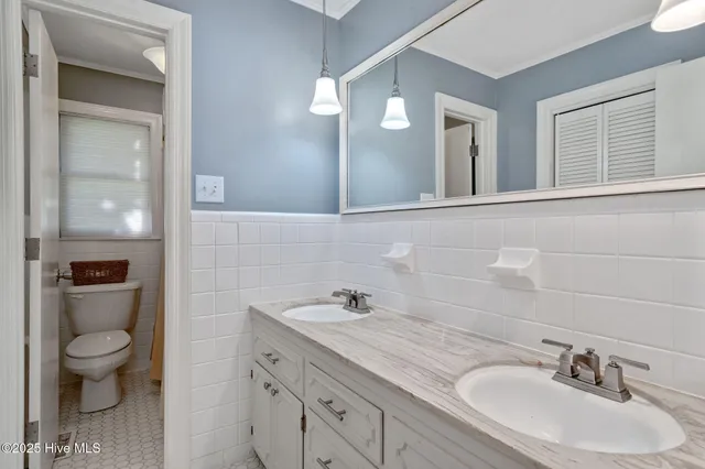 $395,000 | 513 East Westbrook Street, Wallace, NC 28466