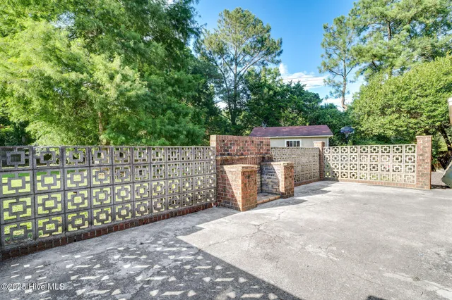 $395,000 | 513 East Westbrook Street, Wallace, NC 28466