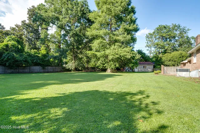 $395,000 | 513 East Westbrook Street, Wallace, NC 28466