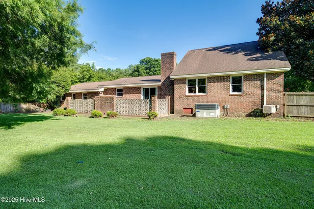 $395,000 | 513 East Westbrook Street, Wallace, NC 28466