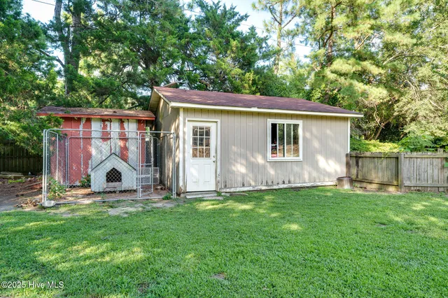 $395,000 | 513 East Westbrook Street, Wallace, NC 28466