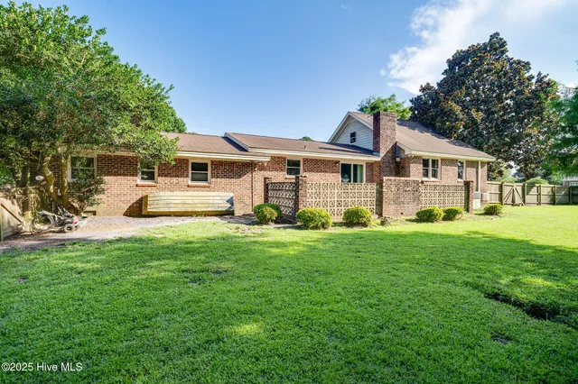 $395,000 | 513 East Westbrook Street, Wallace, NC 28466