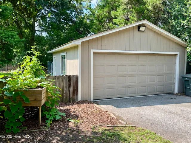 $395,000 | 513 East Westbrook Street, Wallace, NC 28466