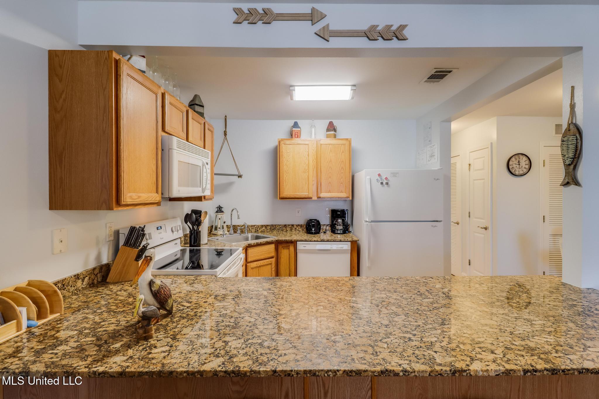 1664 Beach Boulevard, Unit 170 Biloxi, MS 39531 - Photo 5 of 14 IMG_0721-Edit