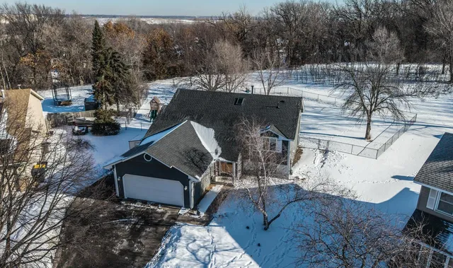 $425,000 | 4511 West 131 1/2 Street, Savage, MN 55378