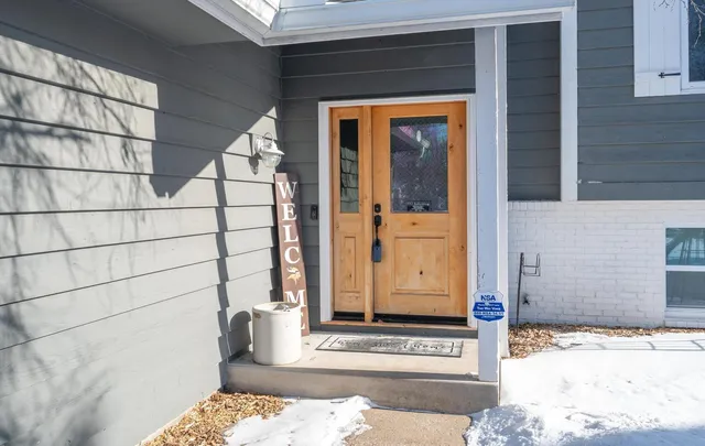 $425,000 | 4511 West 131 1/2 Street, Savage, MN 55378