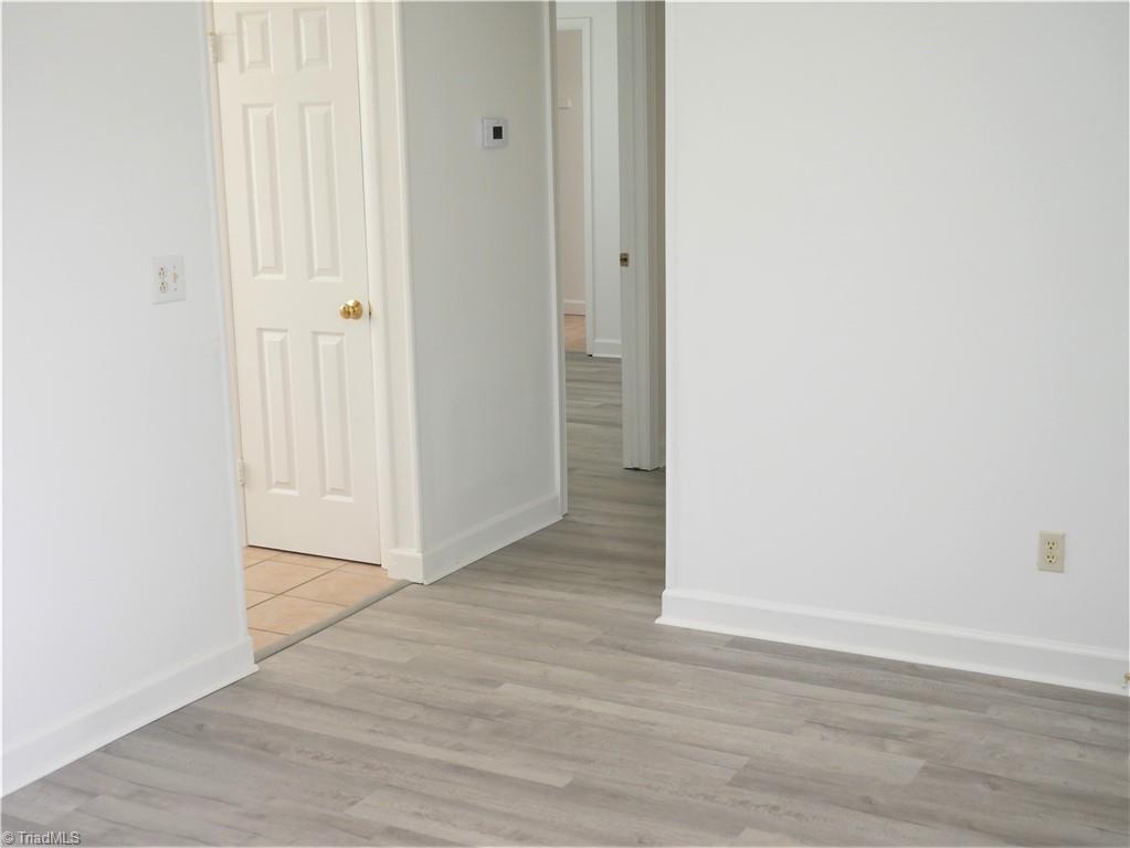 329 Ridgecrest Drive King, NC 27021 - Photo 3 of 15 Living Room