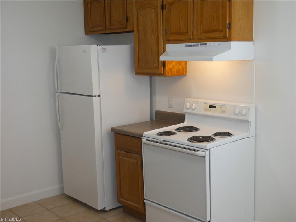 329 Ridgecrest Drive King, NC 27021 - Photo 6 of 15 Kitchen