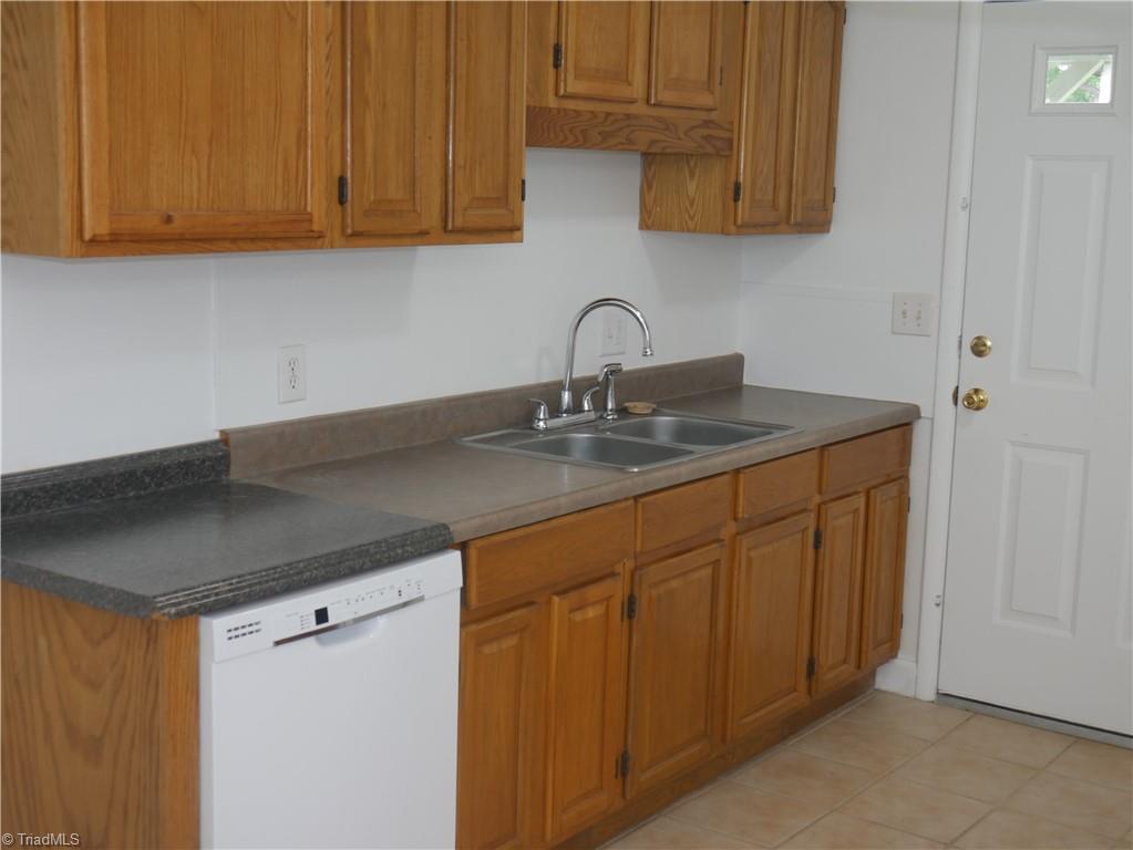 329 Ridgecrest Drive King, NC 27021 - Photo 7 of 15 Kitchen